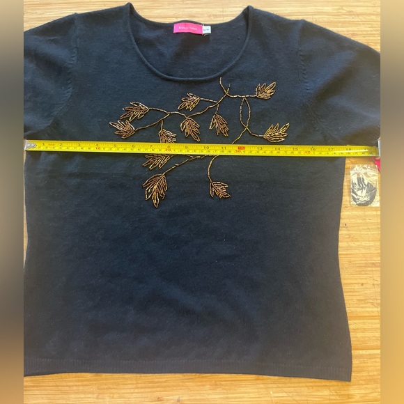 Franco Valeri Womans Short Sleeved Black Sweater w/ Gold Colored Embellishments! - Picture 4 of 9